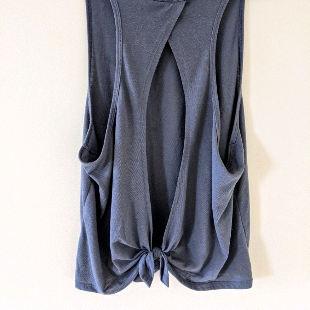 Victoria's Secret Sport Size Large Gray Tank